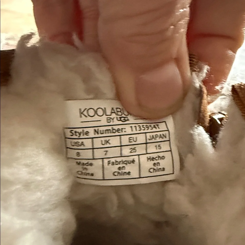Koolaburra Kids chestnut fur Boots with White Fur